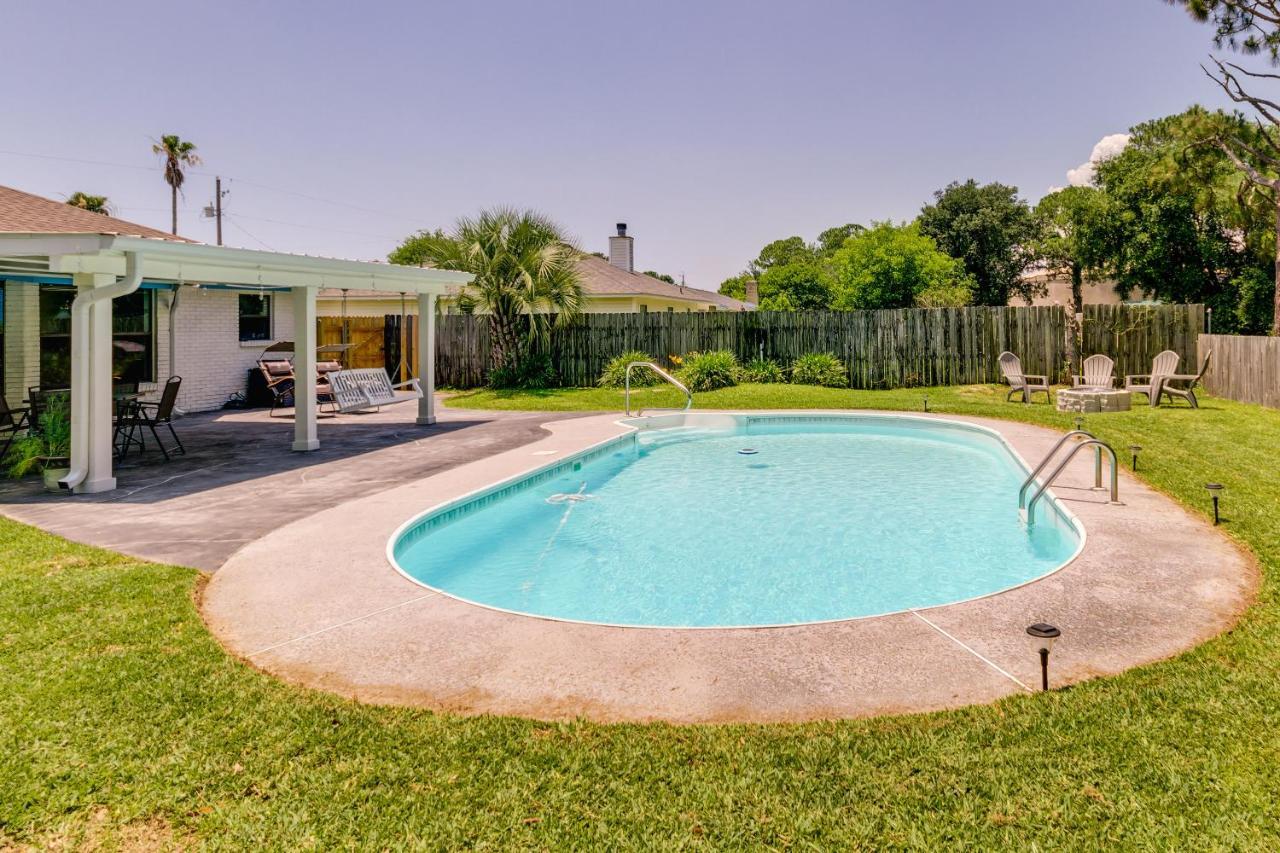 Gulf Breeze Vacation Rental For 2 With Pool Access! Buitenkant foto