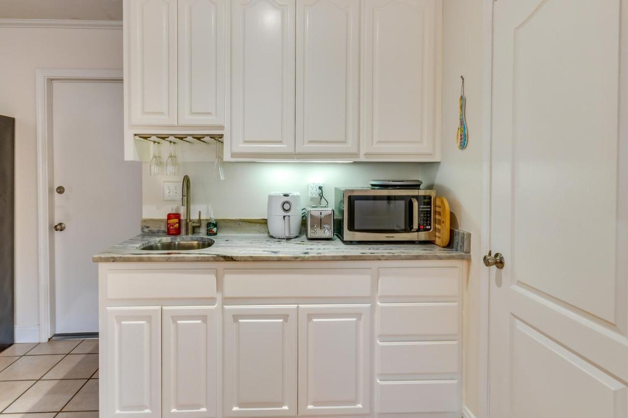 Gulf Breeze Vacation Rental For 2 With Pool Access! Buitenkant foto